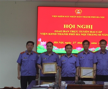 Viện KSND thành phố Hà Nội khen thưởng đột xuất cho các tập thể và cá nhân...